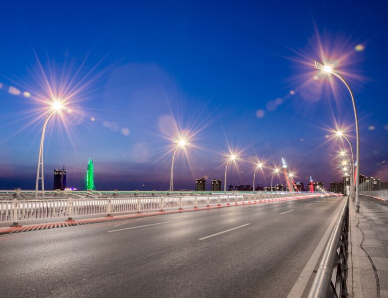 Raccomandazioni relative alle normative ed agli standard per la moderna illuminazione delle strade