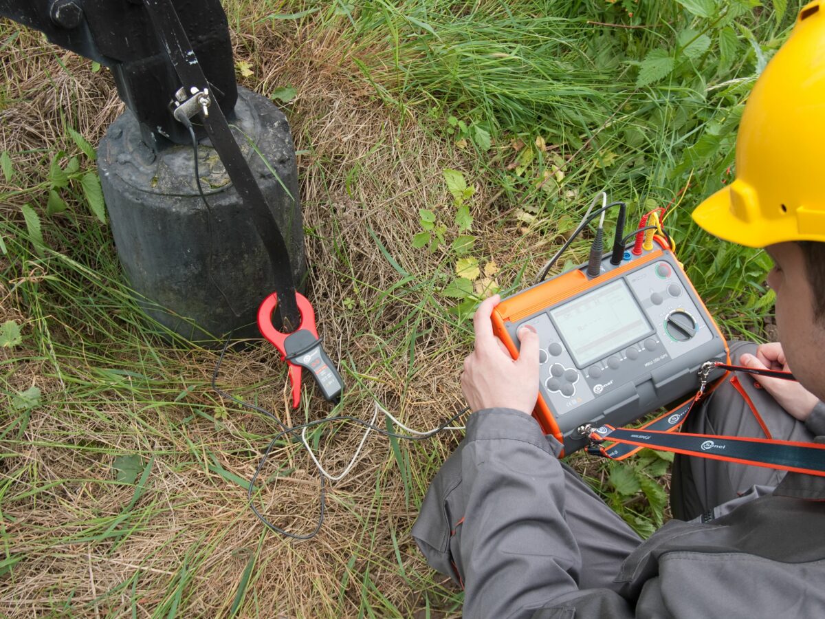 Misurazioni della messa a terra secondo la norma EN 62305 con i misuratore MRU-200-GPS