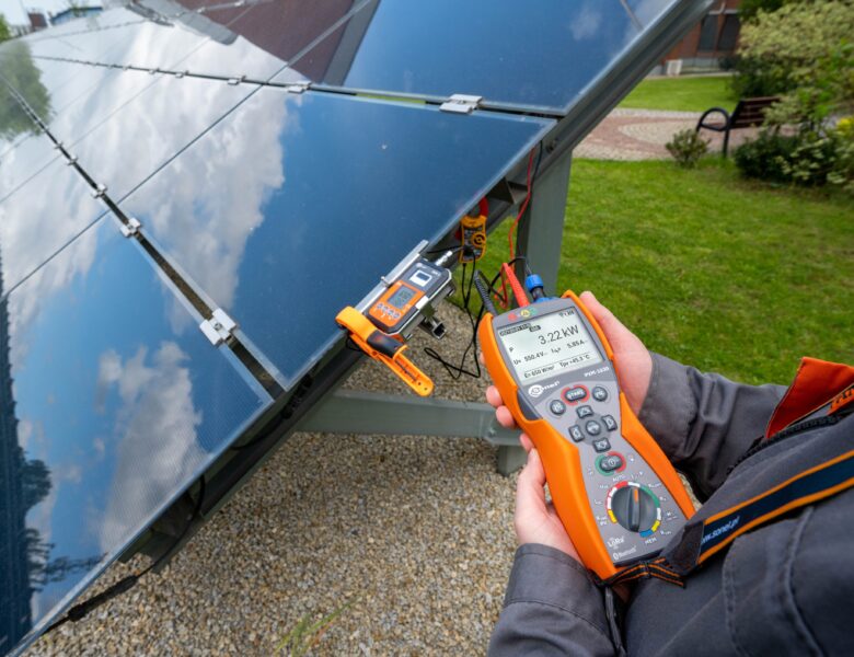 Sicurezza nel settore fotovoltaico – misure di impianti con il kit Sonel PVM-1020